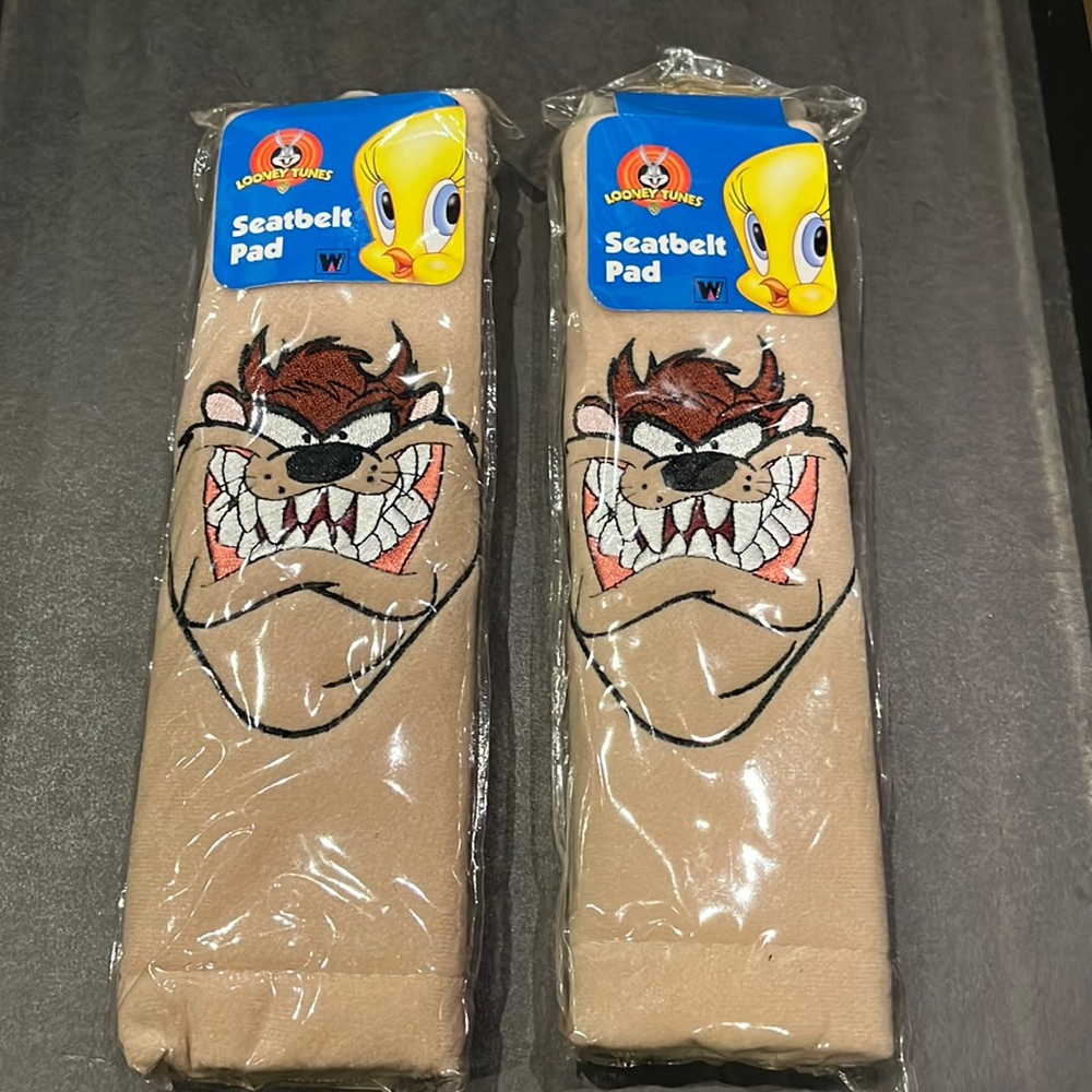 Looney Tunes NWT 🌟 Set of 2 Vintage 2000’s TAZ embroiled Seatbelt Pad